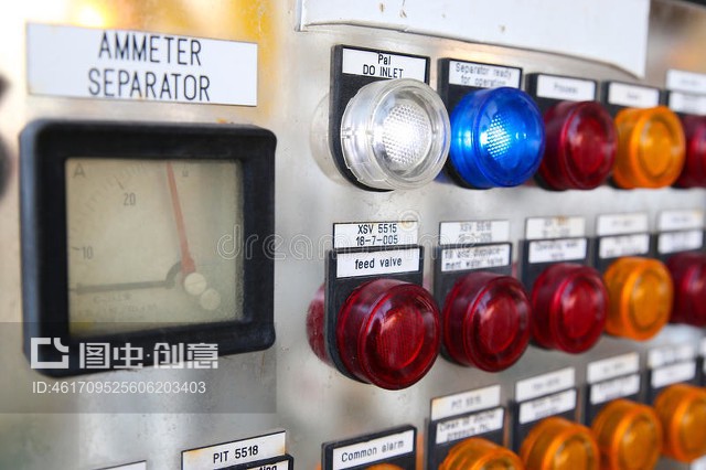 公寓樓或海上石油和天然氣廠的電表、電表的關閉Close up of an Electric meter,Electric utility meters for an apartment complex or offshore oil and gas plant