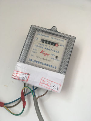 網(wǎng)上查了空調(diào)功率,但是自己是租房子的,房里有個電表,只接空調(diào),40分鐘空調(diào)用掉了7kw-h ,相對