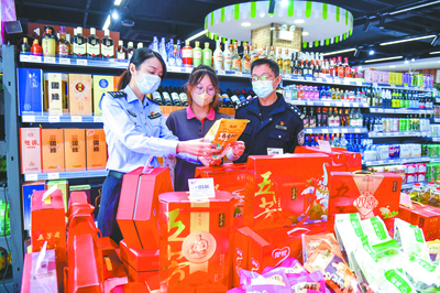 棲霞食藥環(huán)大隊(duì)開展端午節(jié)前食品安全專項(xiàng)檢查行動(dòng)